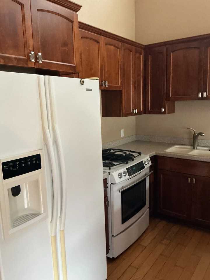 425 Nw Spencer Ave - Photo 3 of 13