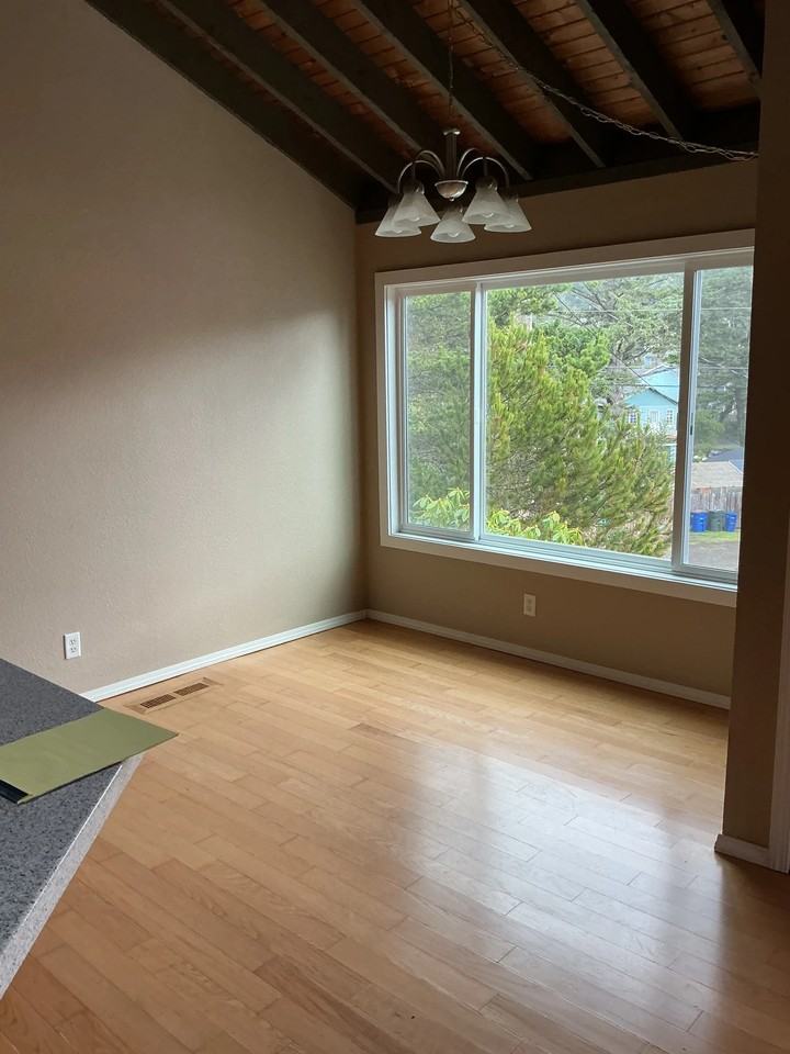 425 Nw Spencer Ave - Photo 5 of 13