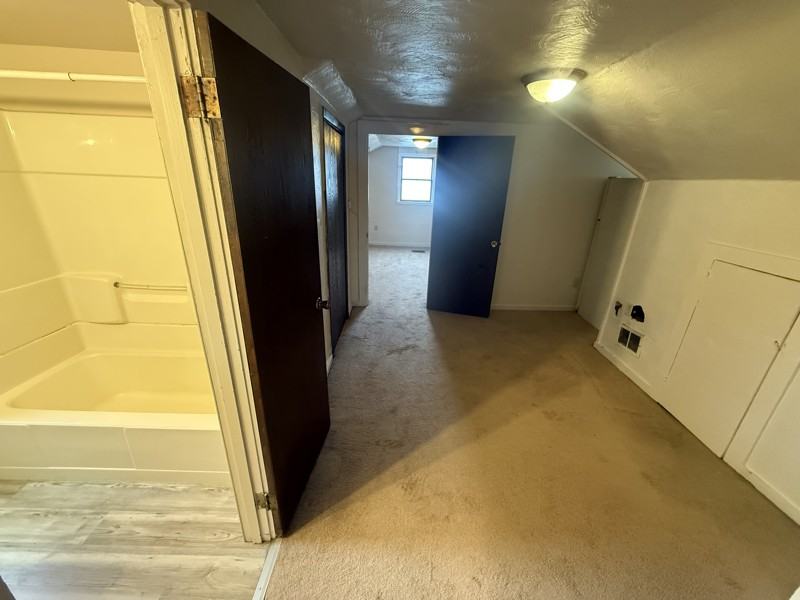 405 Hillis St - Photo 5 of 8