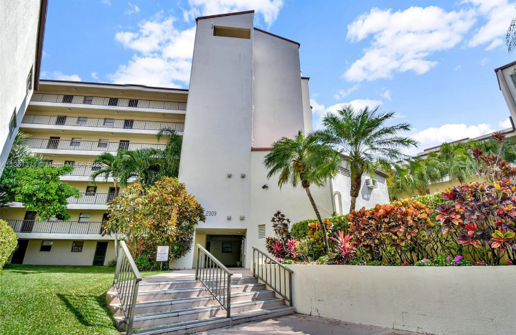 2311 S Cypress Bend Dr #117 - Photo 3 of 42