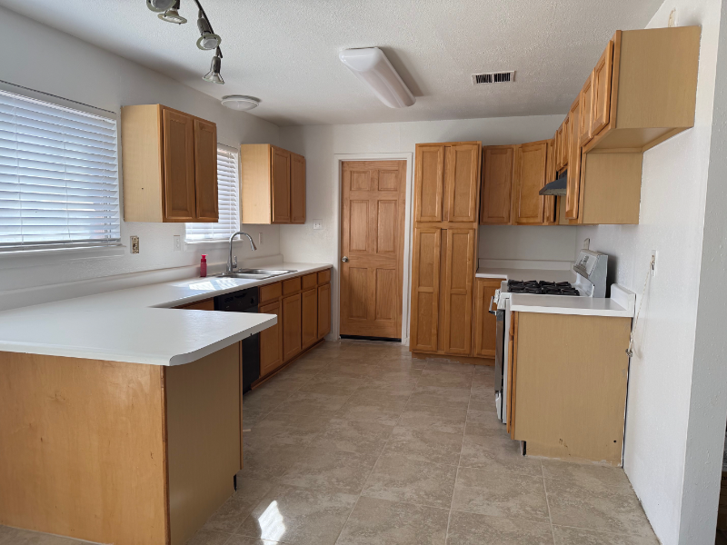 2716 Beechwood St - Photo 2 of 11