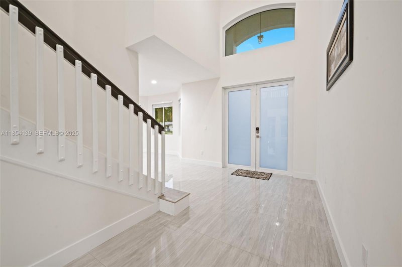 457 Lafayette Dr - Photo 4 of 9