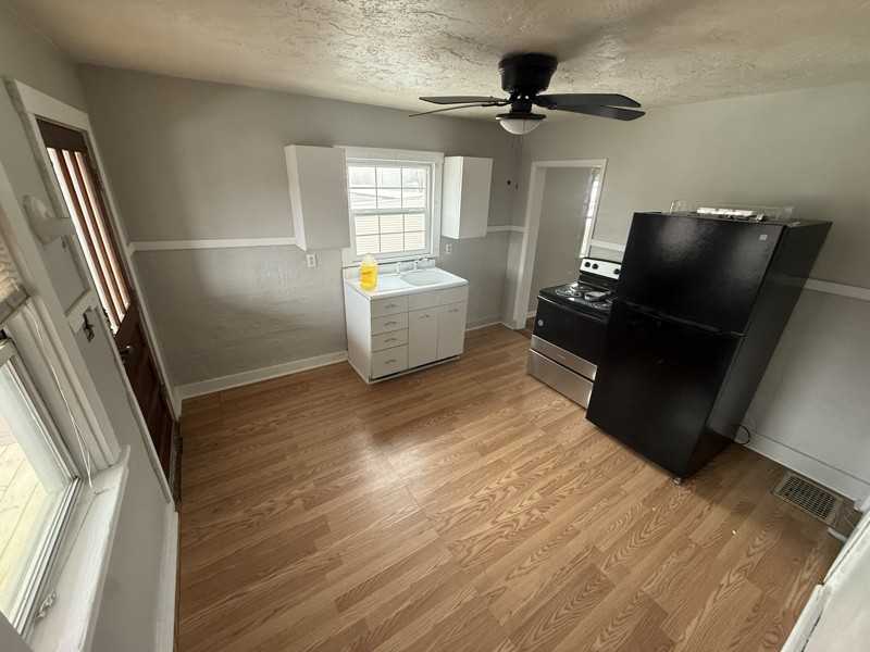 127 May St #B - Photo 3 of 9