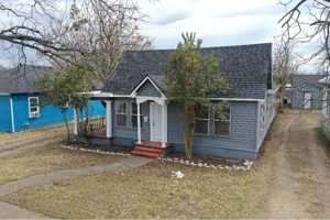 featured image of 2412 Summer Ave