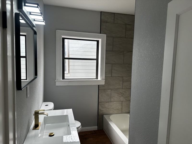 2412 Summer Ave - Photo 2 of 10