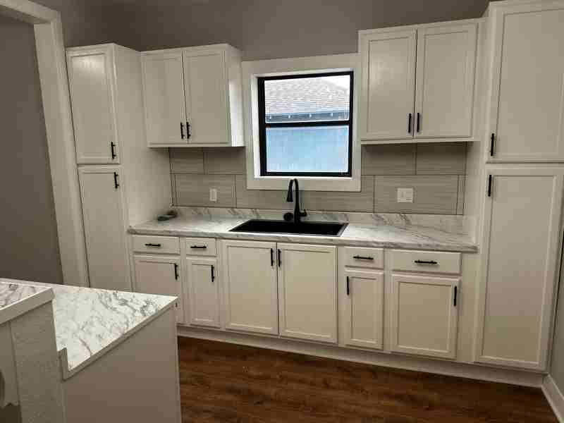 2412 Summer Ave - Photo 4 of 10