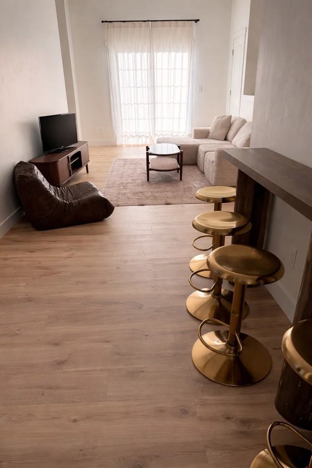 1593 Nw #204 - Photo 3 of 19