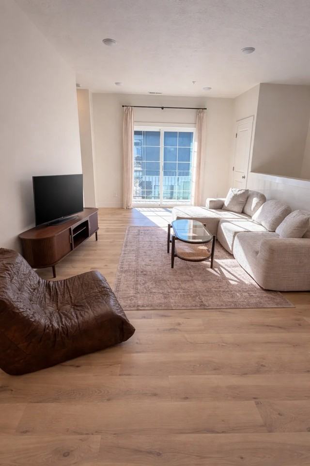 1593 Nw #204 - Photo 6 of 19