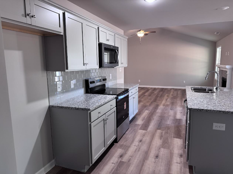 303 Grand Oaks Dr - Photo 4 of 20