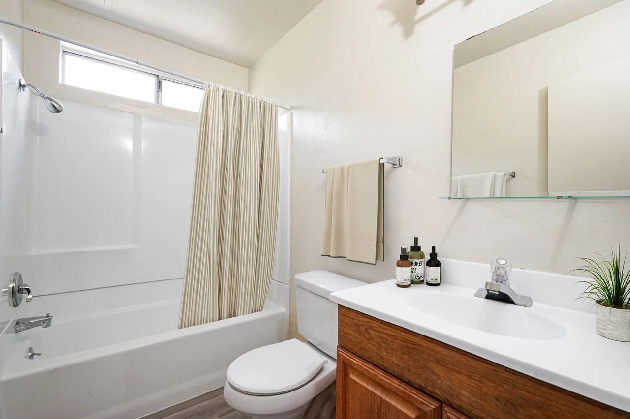 530 N Wilson Ave #5 - Photo 4 of 6