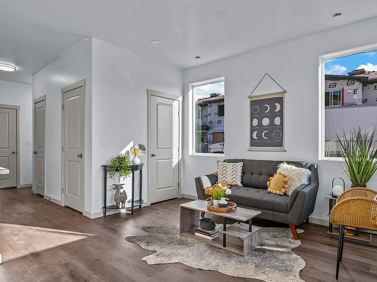 2786 Caspian Way #B - Photo 6 of 20