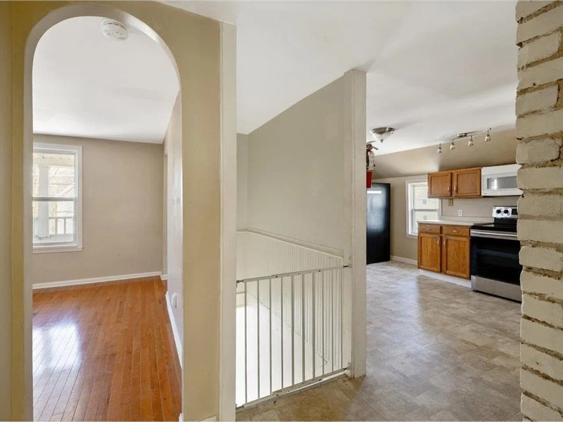 92 West St #B - Photo 4 of 17