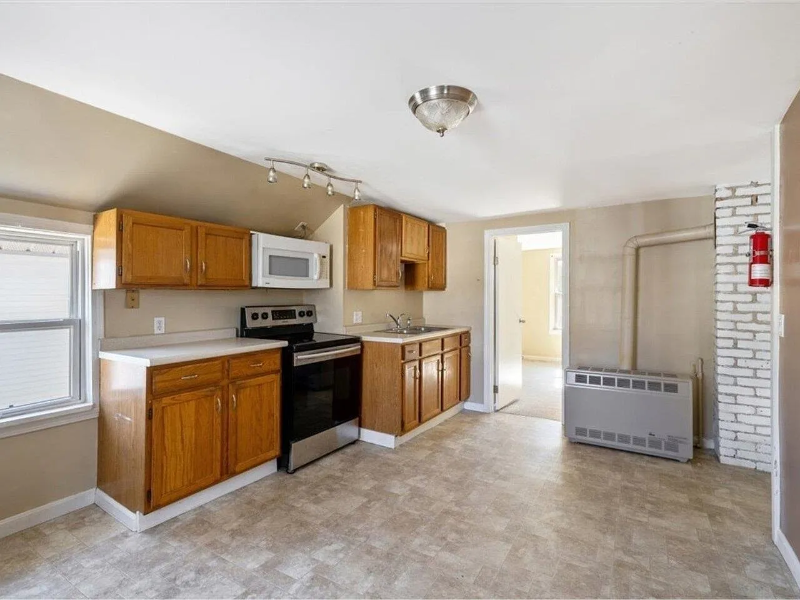 92 West St #B - Photo 5 of 17