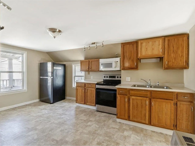 92 West St #B - Photo 6 of 17