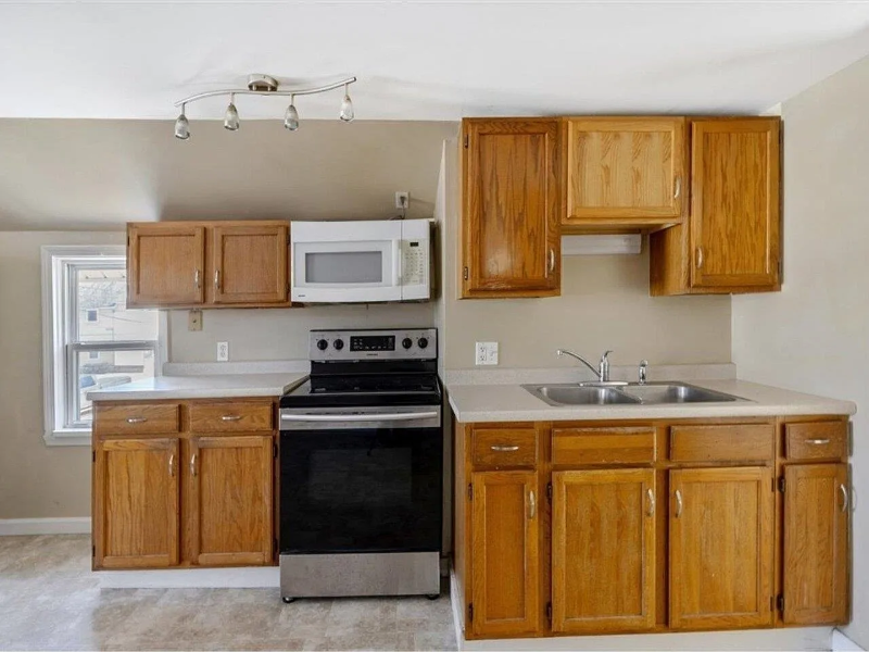 92 West St #B - Photo 7 of 17