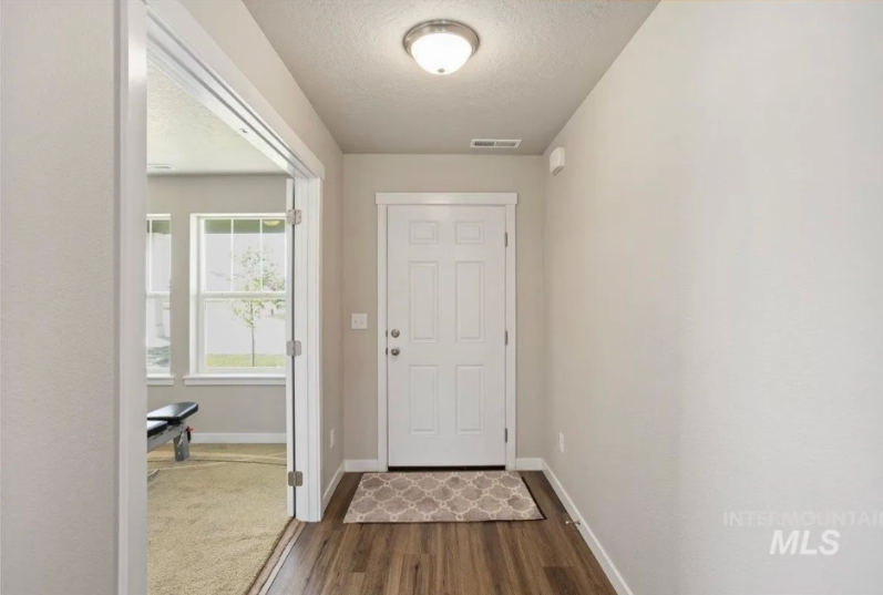 765 Sw Huebert St - Photo 2 of 26