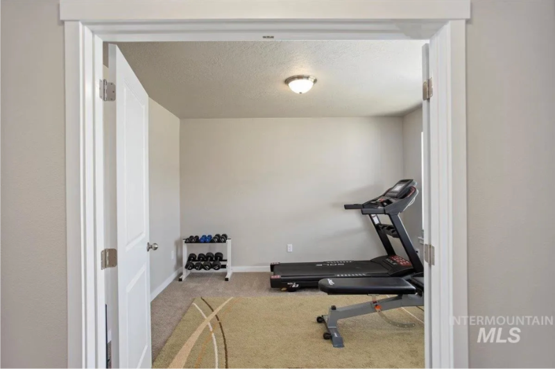 765 Sw Huebert St - Photo 5 of 26