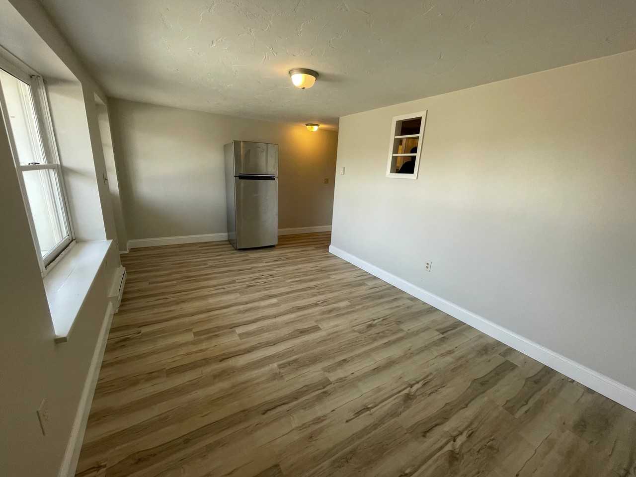 185 N Main St #6 - Photo 2 of 8