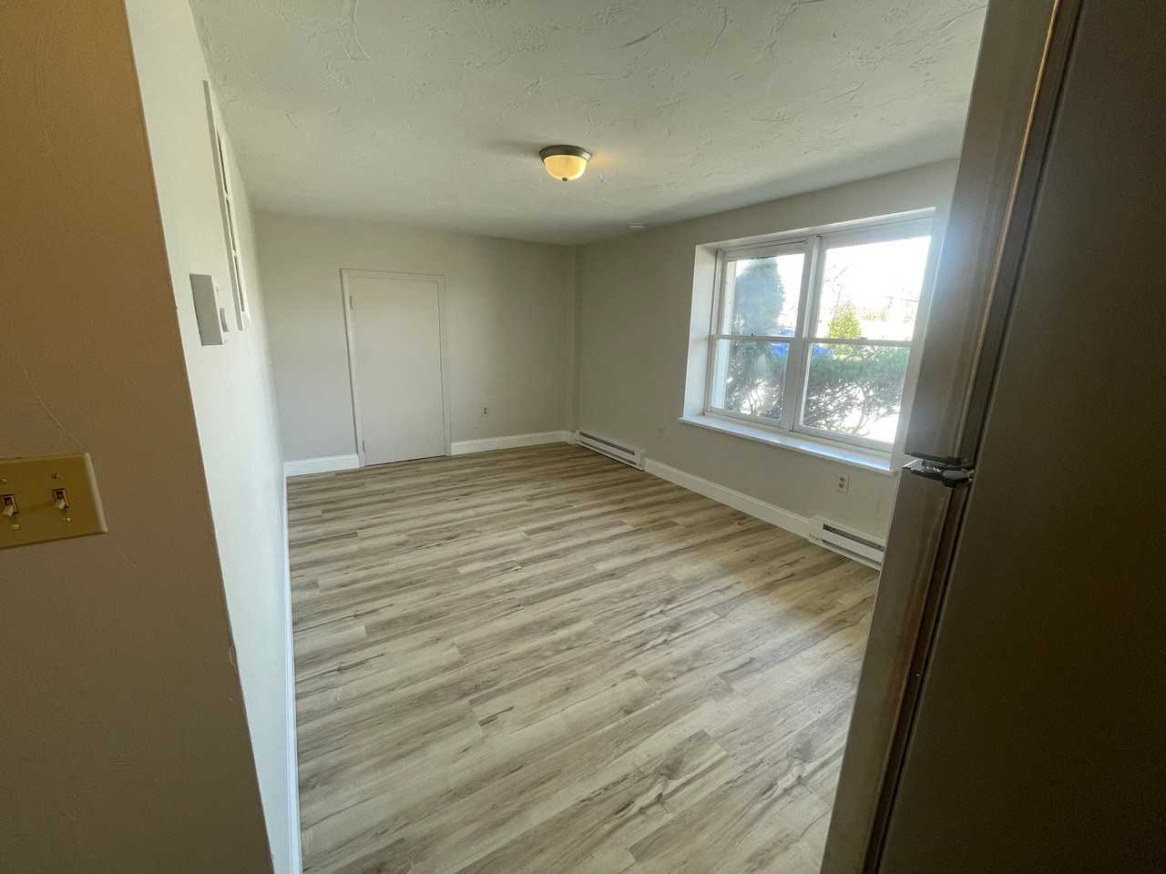 185 N Main St #6 - Photo 3 of 8