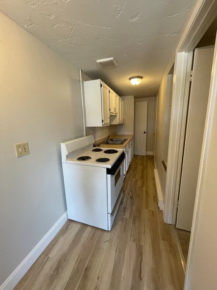 185 N Main St #6 - Photo 4 of 8