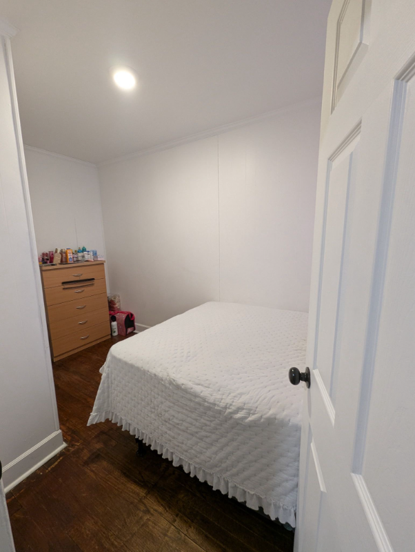 217 John St - Photo 3 of 8