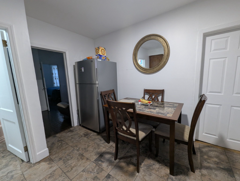 217 John St - Photo 7 of 8