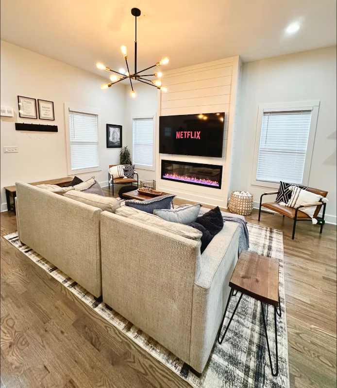 240 Laurel Ave Sw - Photo 2 of 16