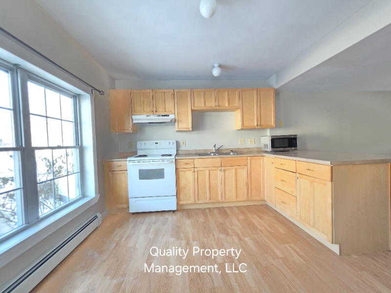 208 Grove St #B - Photo 2 of 18