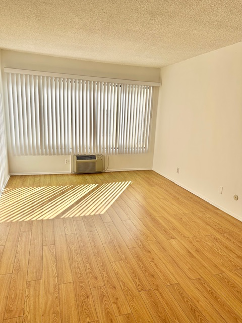 428 N Hayworth Ave #215 - Photo 2 of 13