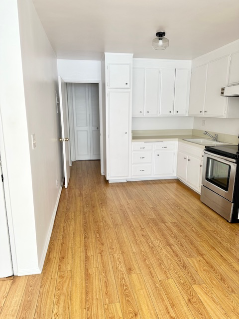 428 N Hayworth Ave #215 - Photo 3 of 13