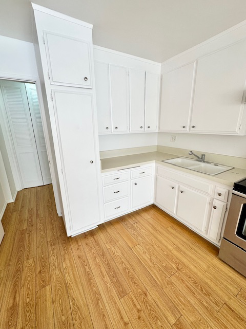 428 N Hayworth Ave #215 - Photo 4 of 13