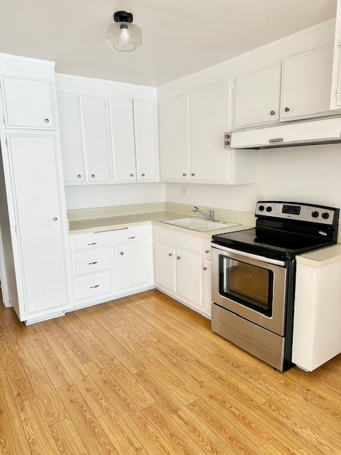428 N Hayworth Ave #215 - Photo 5 of 13
