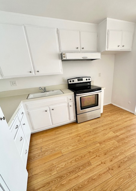 428 N Hayworth Ave #215 - Photo 6 of 13