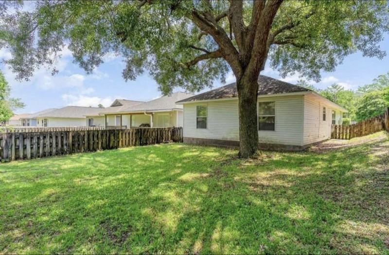 2751 Bay Club Dr - Photo 2 of 17