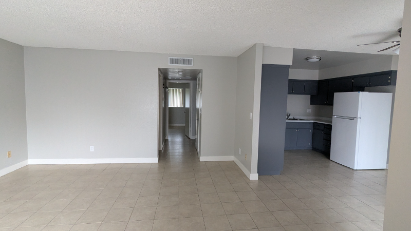 815 N Peach Ave #210 - Photo 3 of 13