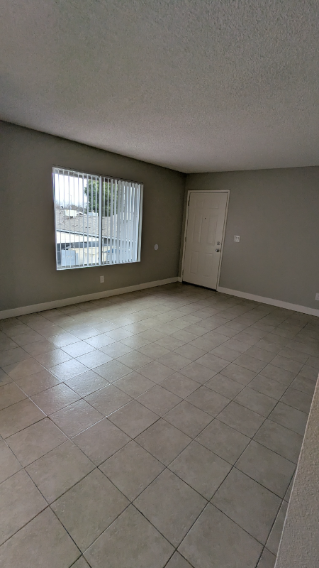 815 N Peach Ave #210 - Photo 4 of 13