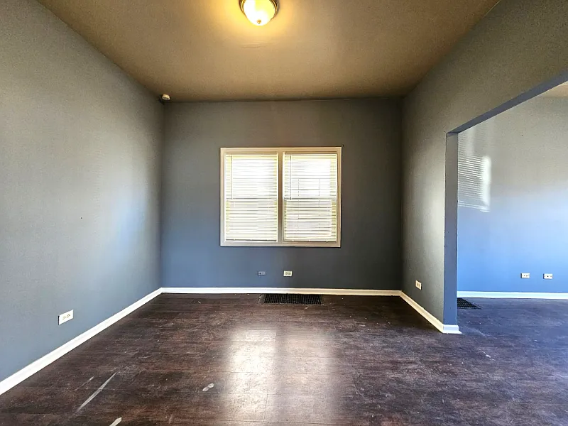 12026 S Union Ave - Photo 3 of 7