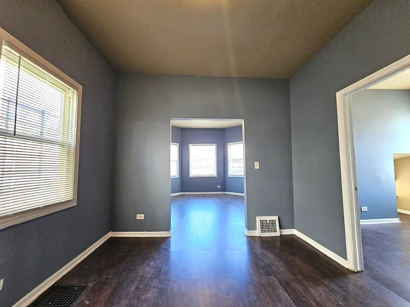 12026 S Union Ave - Photo 5 of 7