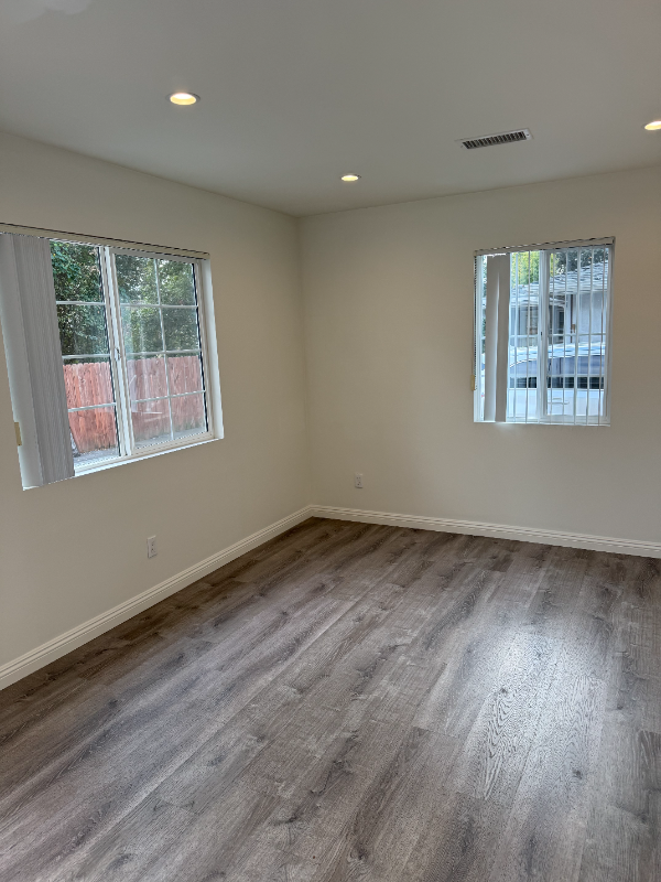 154 S Grand Oaks Ave - Photo 4 of 12