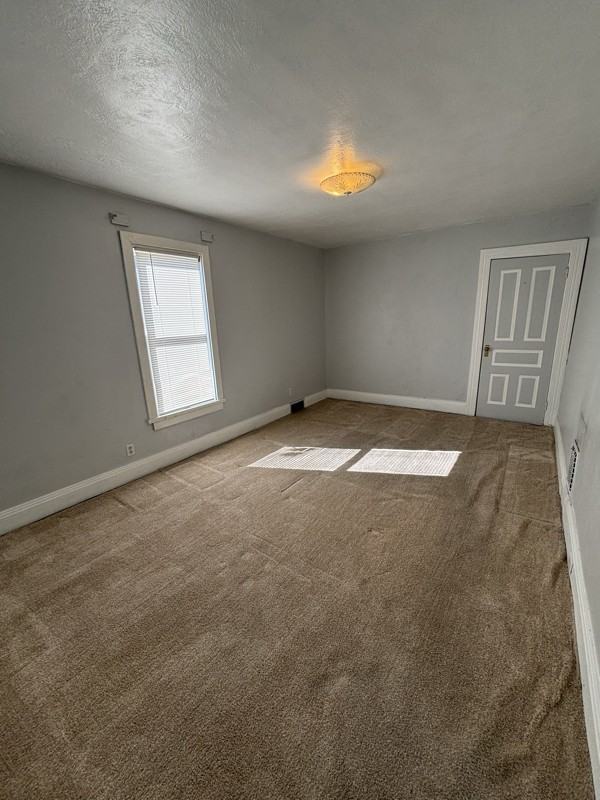 611 N 3rd St #C - Photo 4 of 9