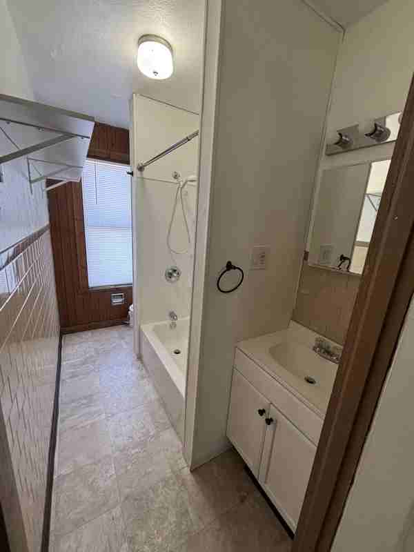 611 N 3rd St #C - Photo 7 of 9