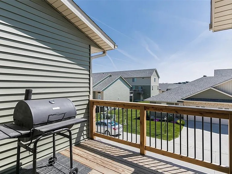 61 Renee Ln - Photo 3 of 20