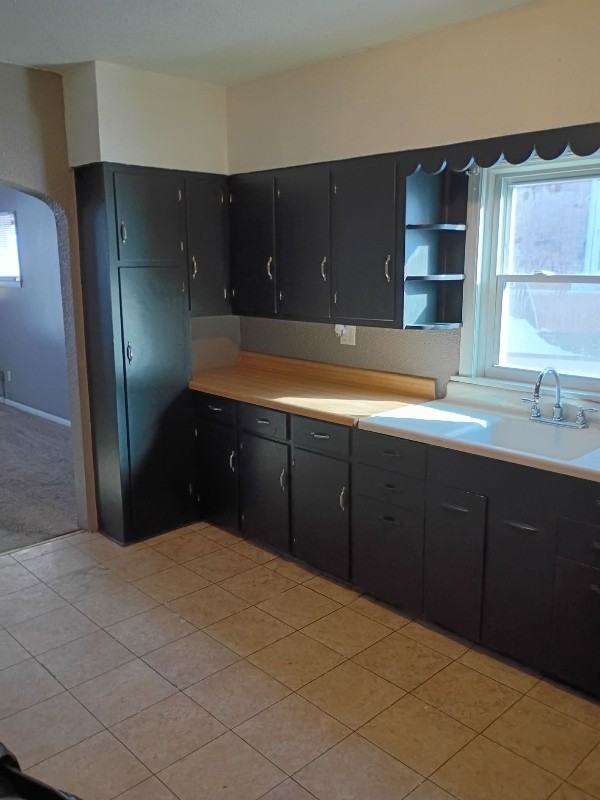 1610 Poplar St - Photo 3 of 11