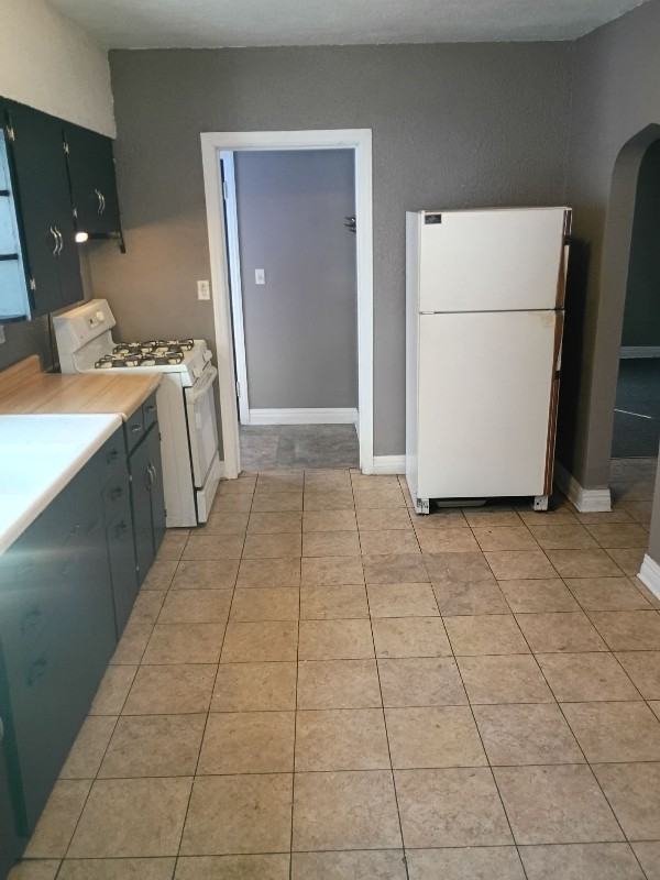 1610 Poplar St - Photo 4 of 11