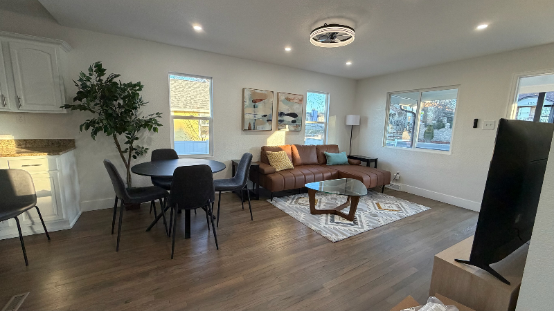 1557 W Dakota Ave - Photo 2 of 10