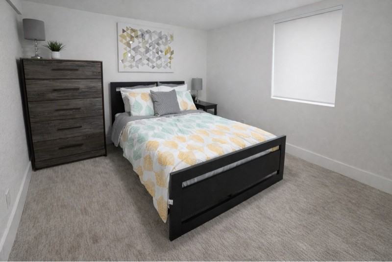 1557 W Dakota Ave - Photo 4 of 10