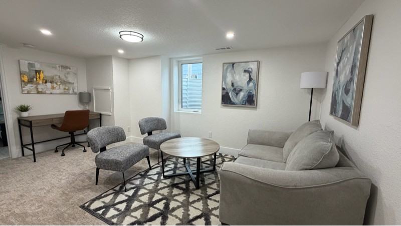 1557 W Dakota Ave - Photo 6 of 10