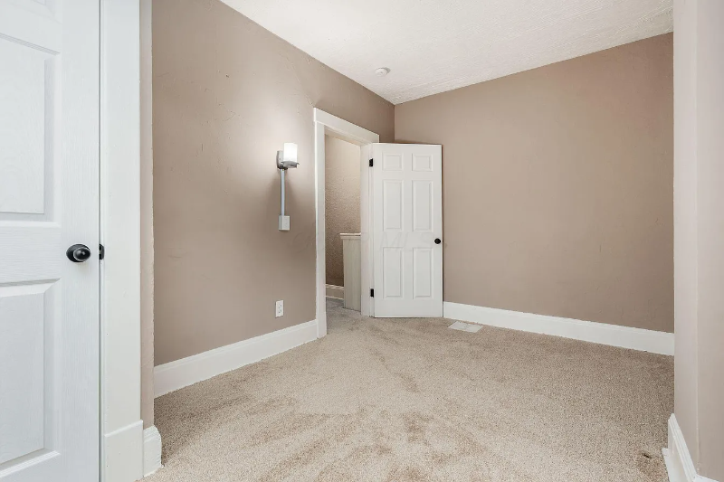 438 S Ohio Ave - Photo 2 of 3