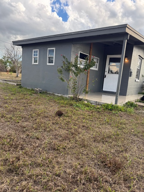 5010 Bullard St - Photo 3 of 12