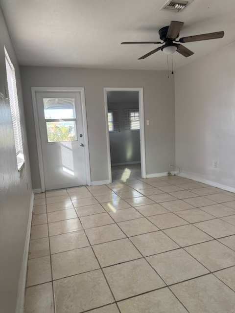 5010 Bullard St - Photo 6 of 12